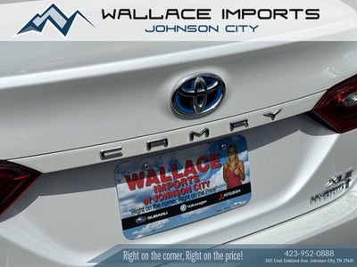 2020 Toyota Camry Hybrid XLE