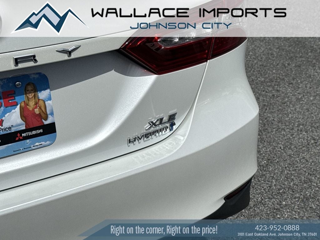 2020 Toyota Camry Hybrid XLE