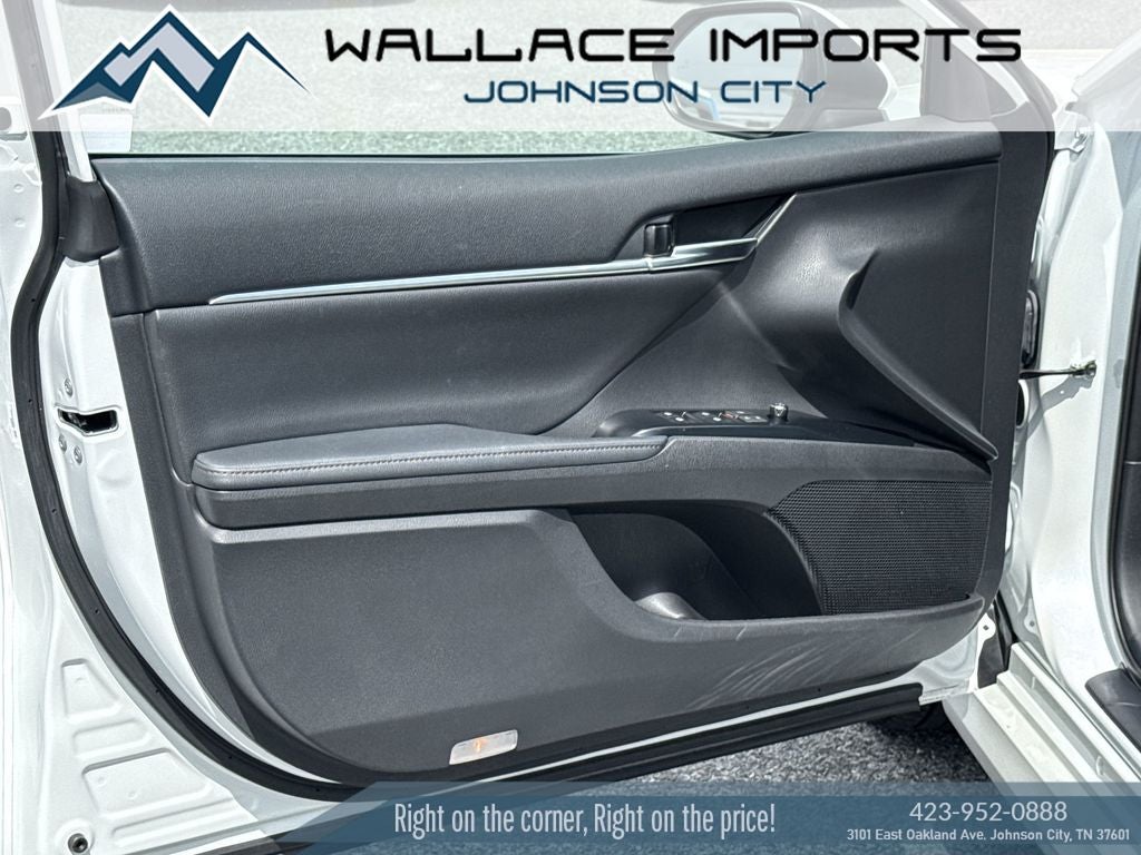 2020 Toyota Camry Hybrid XLE