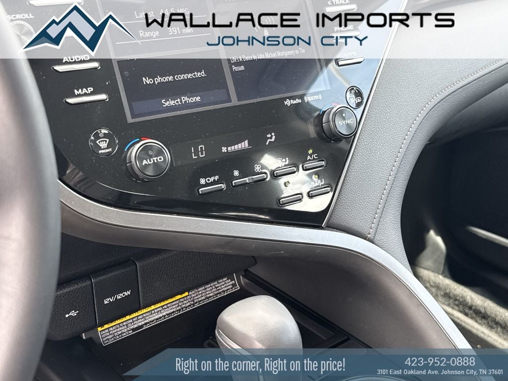 2020 Toyota Camry Hybrid XLE