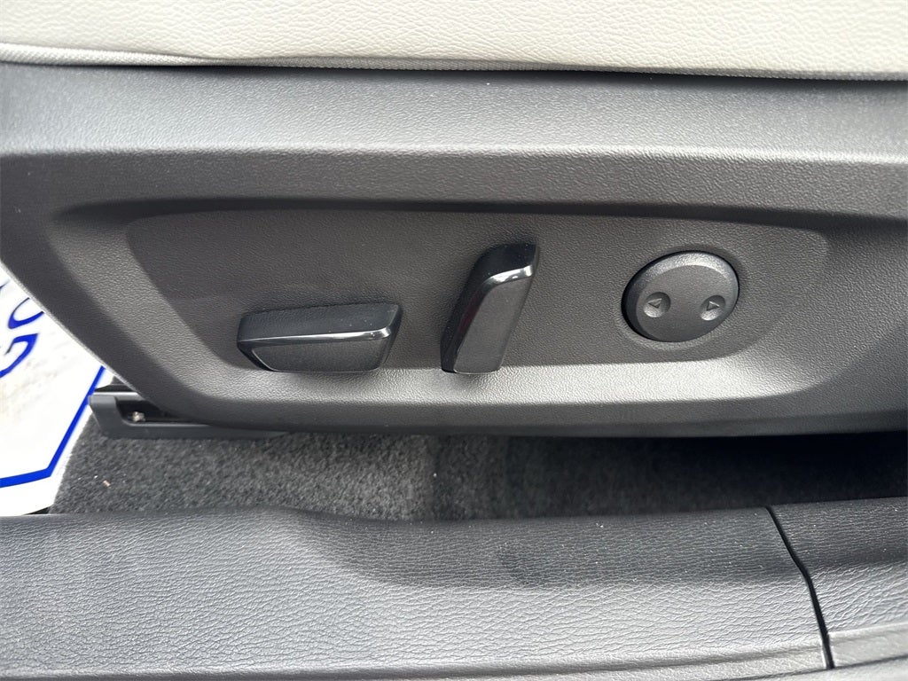 2025 Mitsubishi Outlander PHEV SEL