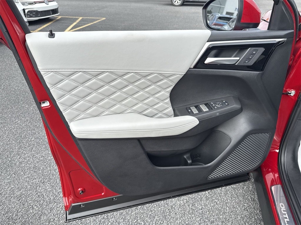 2025 Mitsubishi Outlander PHEV SEL